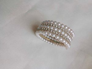 Elegant Pearl and Crystal Bracelet