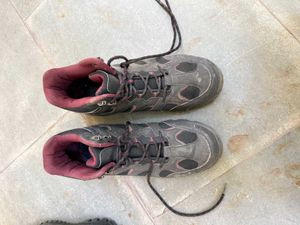 tracking shoes