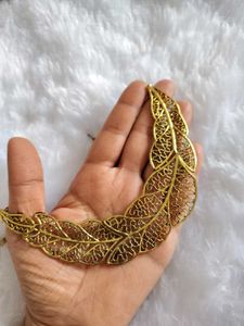 Elegant Gold Leaf Statement Necklace