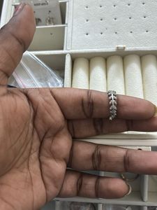 Sparkling Leaf Design Ring