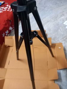 Lightweight Tripod Stand (IG)