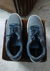 Levi's Blue Suede leather sneakers. size UK 10