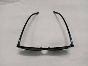 Chic Black Cat-Eye Sunglasses