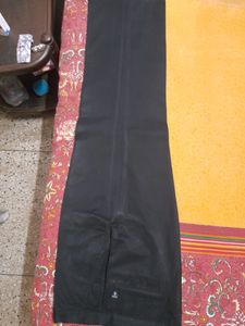 KOUTONS  branded  black colored pant