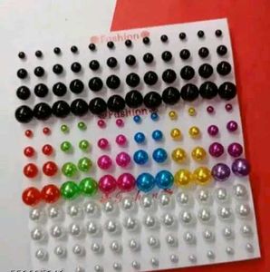 Set of Fashionable Stud Earrings