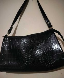 Chic Black Croc Embossed Shoulder Bag