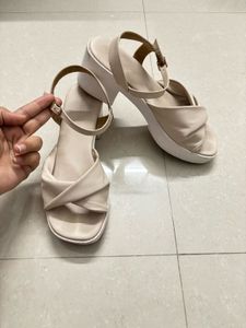 “Zudio” Wedged Sandals