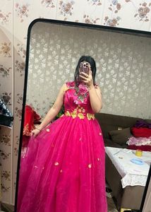 Stunning Pink Embroidered Gown🩷🎀🧚🏻‍♀️