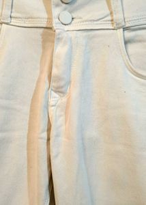 WHITE SKIN- FIT JEANS