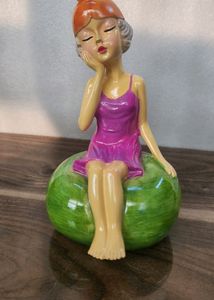 Set Of Girls Statue