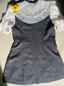 Chic Black Dress with Lace Collar