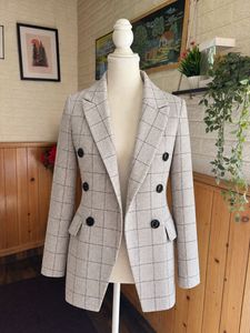 Chic Plaid Double-Breasted Blazer