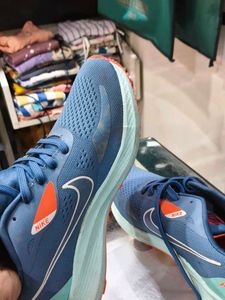 Lightweight And Comfortable Mens Shoes