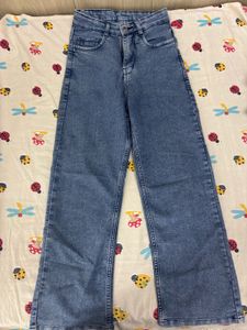 High waisted and Classic Blue straight Jeans 🫶🏻
