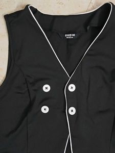 Chic Black Sleeveless Vest Top