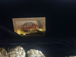 Giftable: Golden Rose Showpiece
