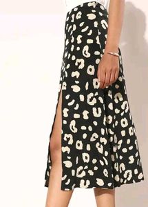 Brand new cut out style animal printed skirt