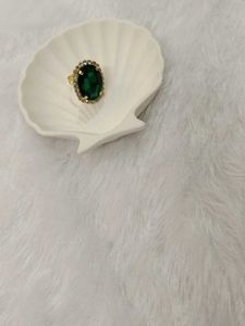 Elegant Emerald Ring