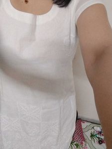 Embroidered White Cotton Kurti