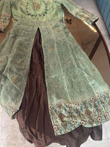 Elegant Green Kurta Set with Intricate Embellishme