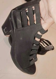 Stylish Black Gladiator Wedge Sandals