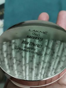 Lakme Lightweight Natural Balm Compact