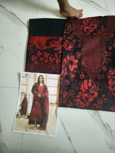 Elegant Red &amp; Black Floral Kurta S