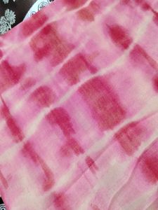 Chic Pink Tie-Dye Saree