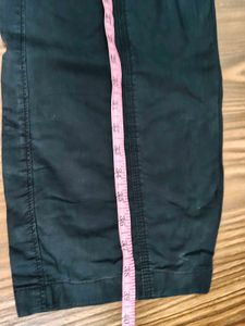 Black Y2K Cargo pants for women.