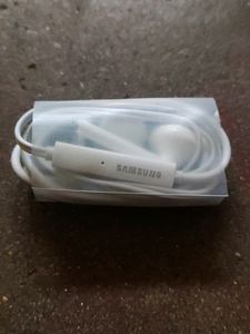 SAMSUNG Earphone