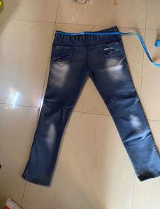 Stylish Blue Wash Jeans with Embellishments