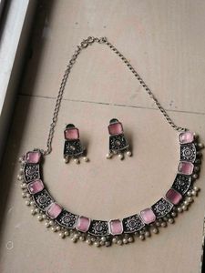 Chic Pink Stone Necklace & Earrings Set