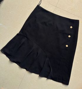🖤Chic Black Ruffle Skirt
