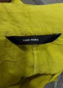Chic Yellow Broderie Shorts
