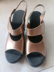 Heel Sandal.... 👡 One Time Use Only.... Like New