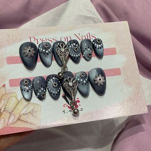 Navratri press on nails