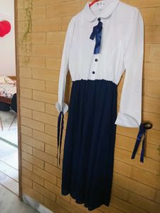 Chic Navy &amp; White Midi Dress