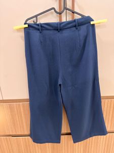 Navy Textured Capri Pants