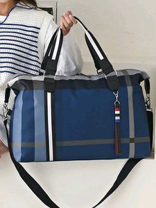 Stylish Plaid Weekender Bag