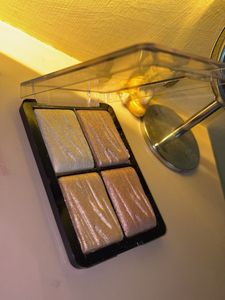 Glowzilla Highlighter Palette