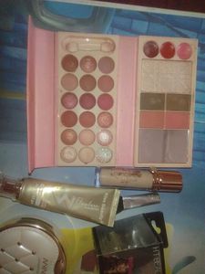 Makeup Palettes &amp; Essentials Bundle