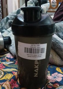 Black metal shaker + plastic free