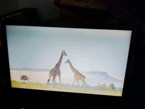 1 year old LG MONTIOR with original Box
