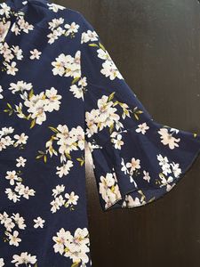 Floral Top 💙