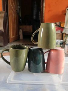 Set of 4 Mugs unused