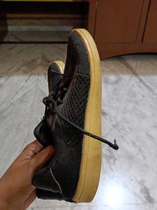 Casual used black shoes