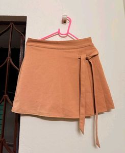 y2k tan mini skirt with built-in shorts🫶🏼