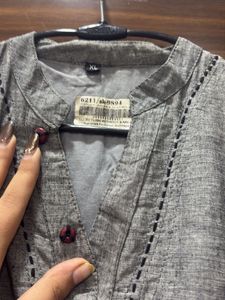 Elegant Grey Kurta with Floral Embroidery