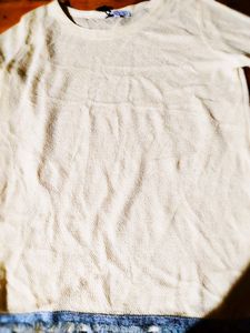 Winter Quarter Sleeves White Top...⬜