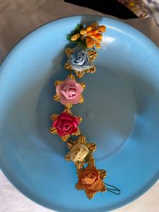 Multicolour Artificial Rose Gajra Hair Brooch